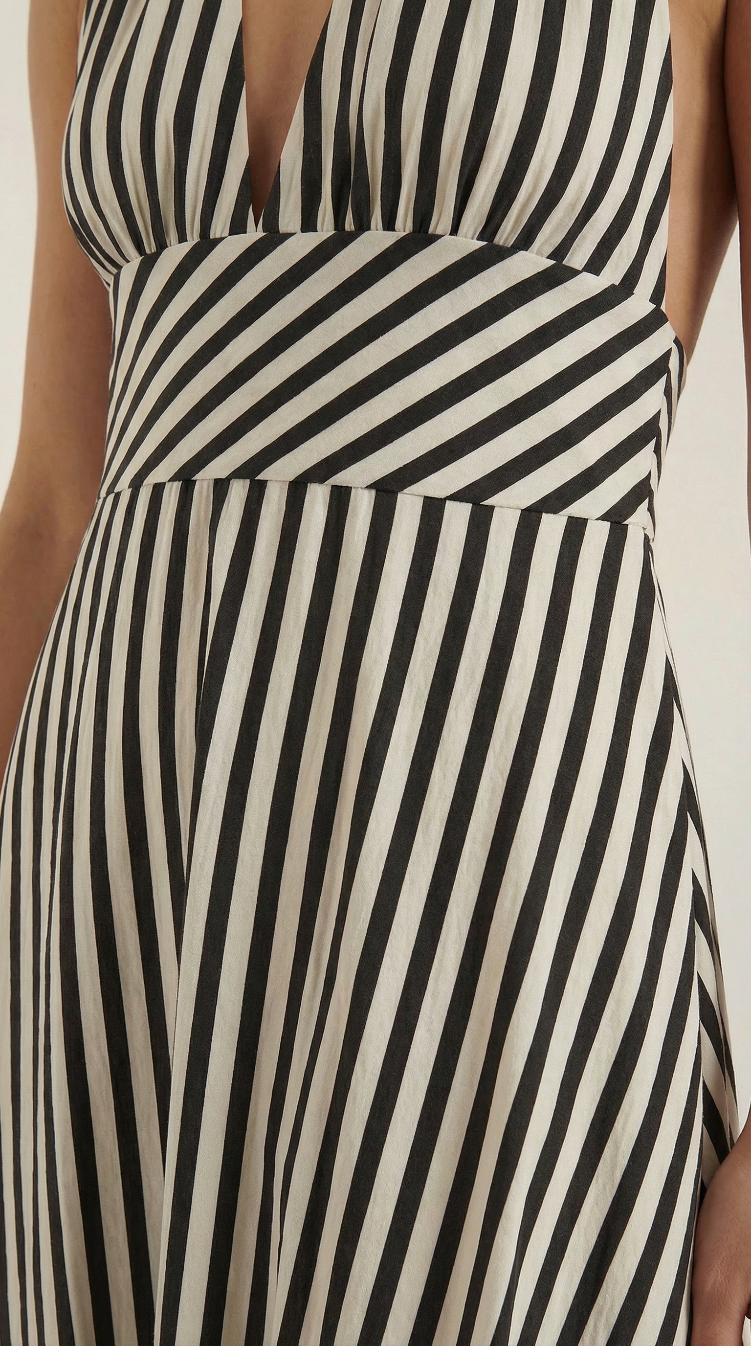 Sandra Collection | Striped Maxi Dress with V-Neck & Flattering Fit for Summer Style 2